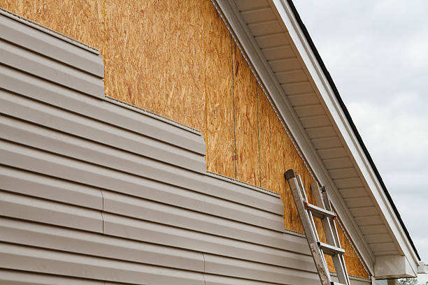 Professional Vinyl Siding technician working in Weston, FL